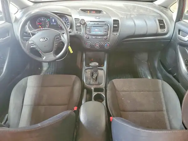 3KPFK4A76JE270432 2018 KIA FORTE - Image 8