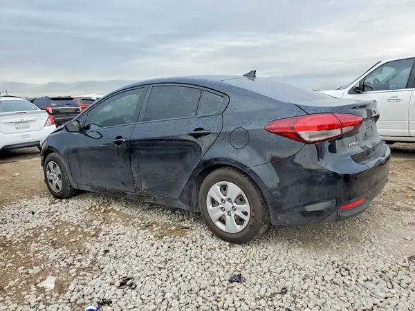 3KPFK4A76JE270463 2018 KIA FORTE - Image 2