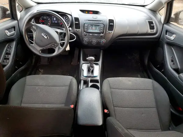 3KPFK4A76JE270463 2018 KIA FORTE - Image 8