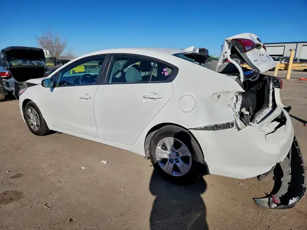 3KPFK4A76JE270754 2018 KIA FORTE - Image 2