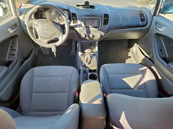 3KPFK4A76JE270754 2018 KIA FORTE - Image 8