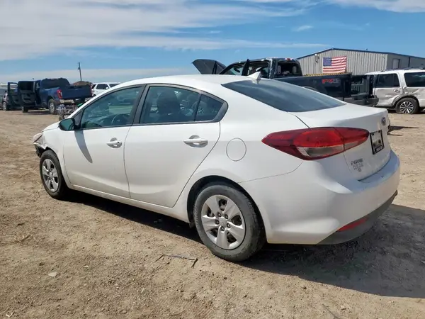 3KPFK4A76JE271435 2018 KIA FORTE - Image 2
