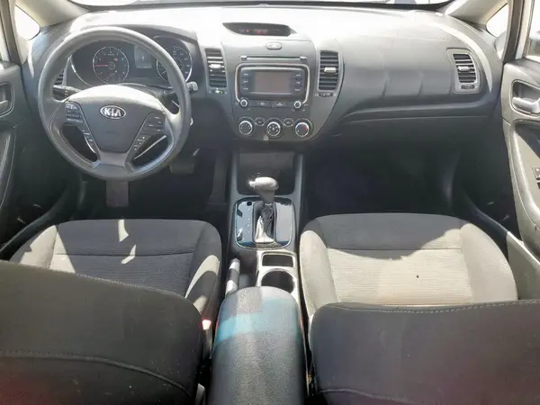 3KPFK4A76JE271435 2018 KIA FORTE - Image 8