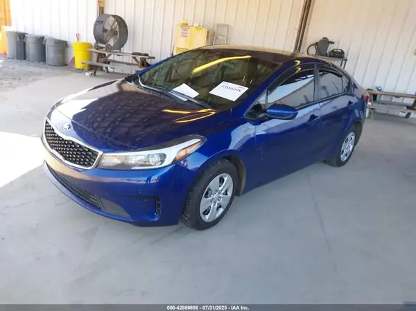 3KPFK4A76JE272486 2018 KIA FORTE - Image 2