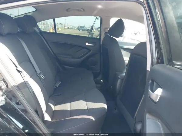 3KPFK4A76JE272956 2018 KIA FORTE - Image 8
