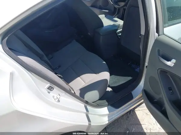 3KPFK4A76JE273153 2018 KIA FORTE - Image 8