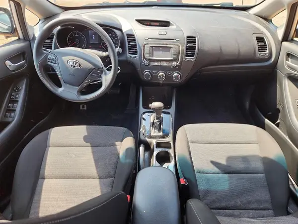 3KPFK4A76JE273766 2018 KIA FORTE - Image 8