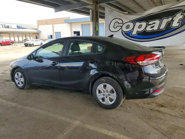 3KPFK4A76JE274075 2018 KIA FORTE - Image 2