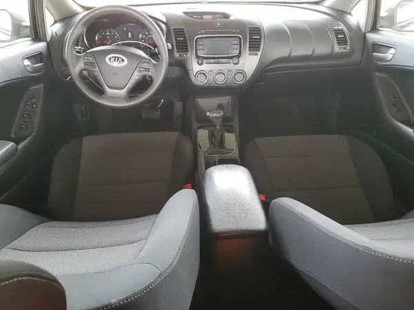 3KPFK4A76JE274075 2018 KIA FORTE - Image 8