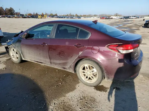 3KPFK4A76JE274450 2018 KIA FORTE - Image 2