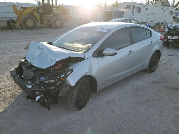 3KPFK4A76JE276988 2018 KIA FORTE - Image 1