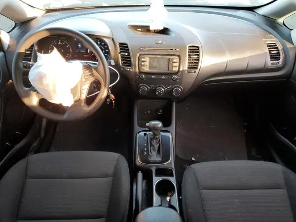 3KPFK4A76JE276988 2018 KIA FORTE - Image 8