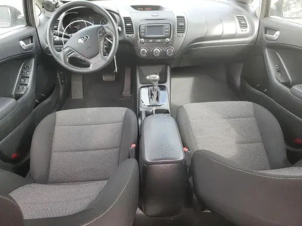3KPFK4A76JE277865 2018 KIA FORTE - Image 8