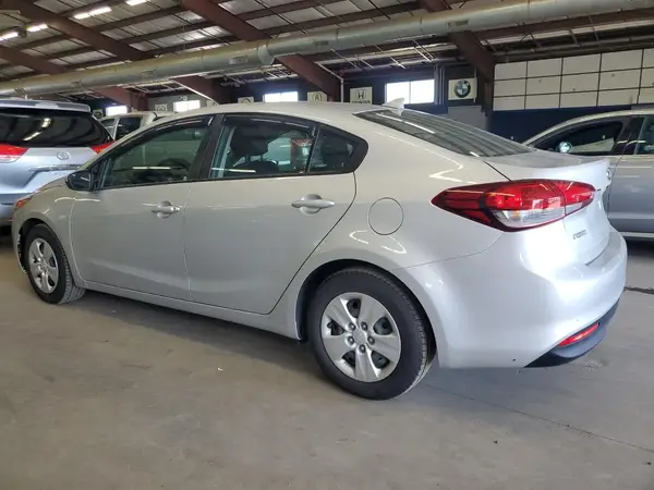 3KPFK4A76JE278420 2018 KIA FORTE - Image 2