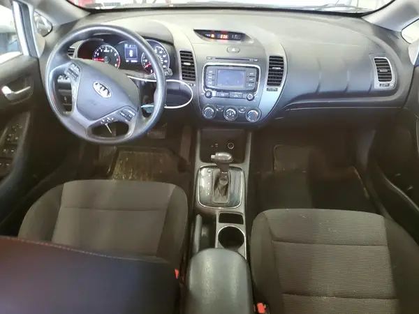 3KPFK4A76JE278420 2018 KIA FORTE - Image 8