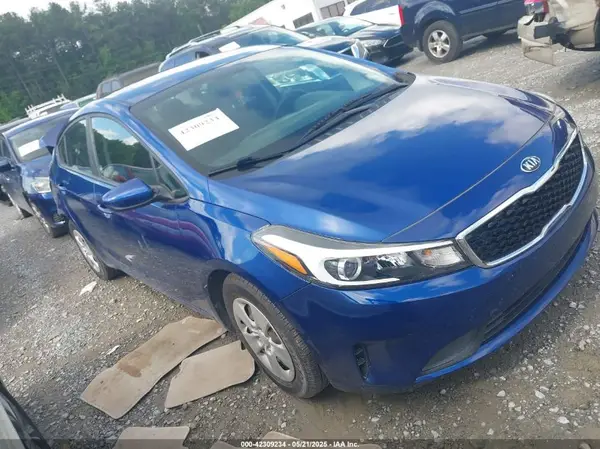 3KPFK4A76JE280166 2018 KIA FORTE - Image 1