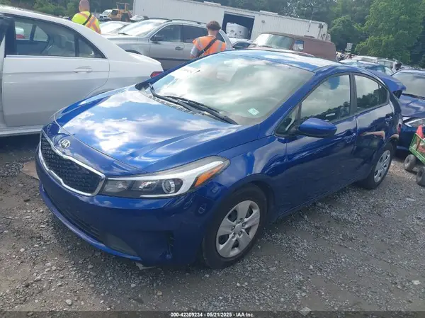 3KPFK4A76JE280166 2018 KIA FORTE - Image 2