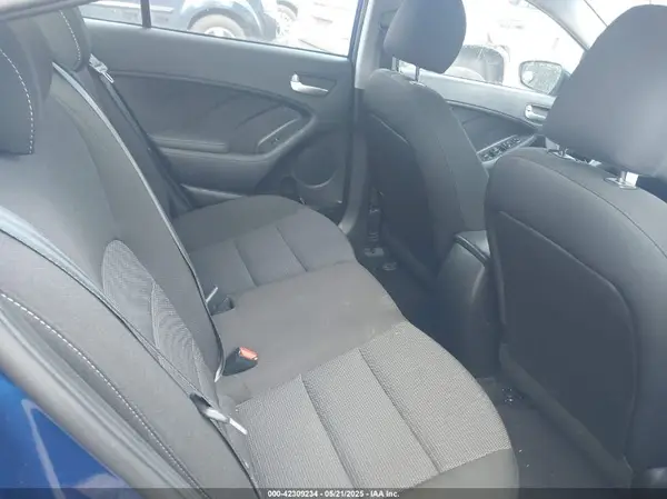 3KPFK4A76JE280166 2018 KIA FORTE - Image 8