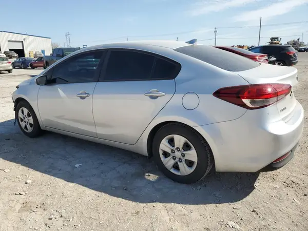 3KPFK4A76JE281026 2018 KIA FORTE - Image 2
