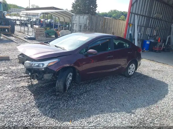 3KPFK4A76JE281768 2018 KIA FORTE - Image 2