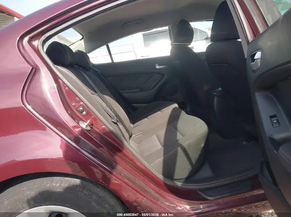 3KPFK4A76JE281768 2018 KIA FORTE - Image 8