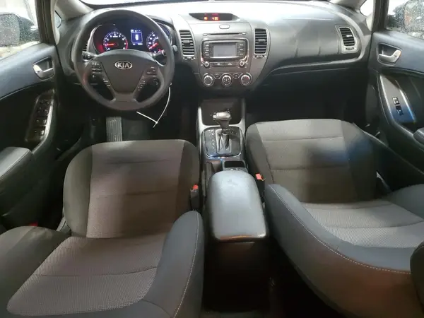 3KPFK4A76JE281897 2018 KIA FORTE - Image 8