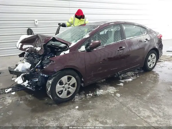 3KPFK4A76JE282130 2018 KIA FORTE - Image 2