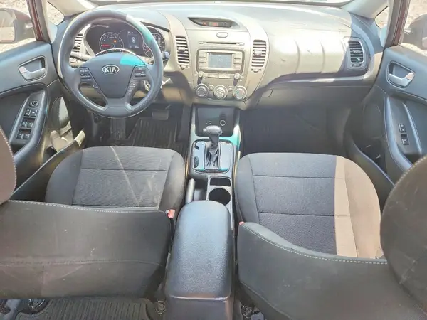 3KPFK4A76JE282371 2018 KIA FORTE - Image 8