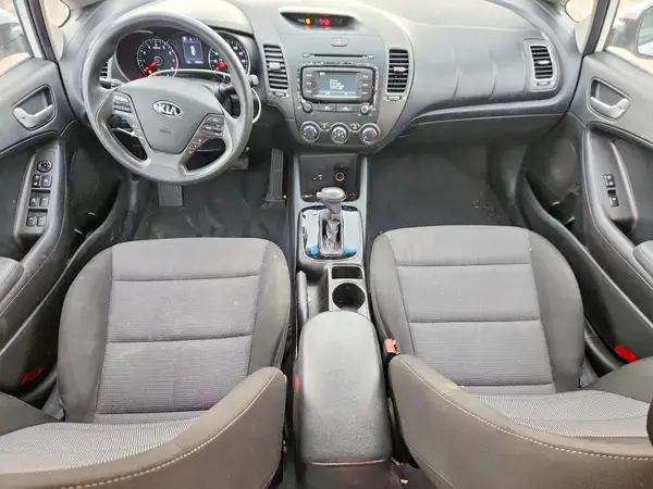 3KPFK4A76JE283326 2018 KIA FORTE - Image 8