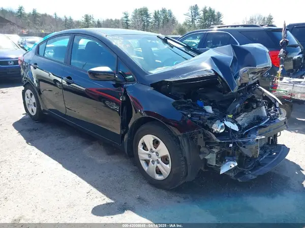 3KPFK4A76JE284654 2018 KIA FORTE - Image 1