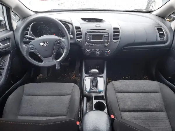 3KPFK4A77HE014262 2017 KIA FORTE - Image 8