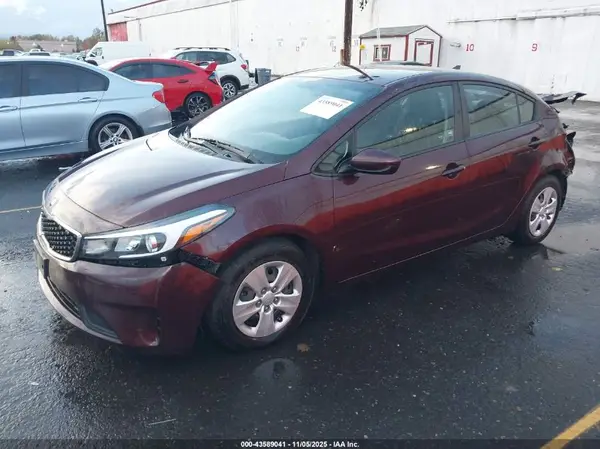 3KPFK4A77HE018585 2017 KIA FORTE - Image 2