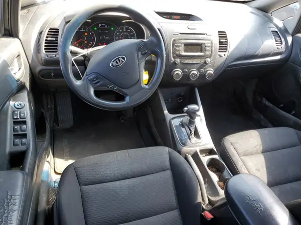 3KPFK4A77HE018943 2017 KIA FORTE - Image 8