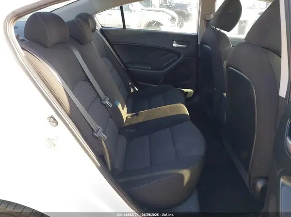 3KPFK4A77HE021230 2017 KIA FORTE - Image 8