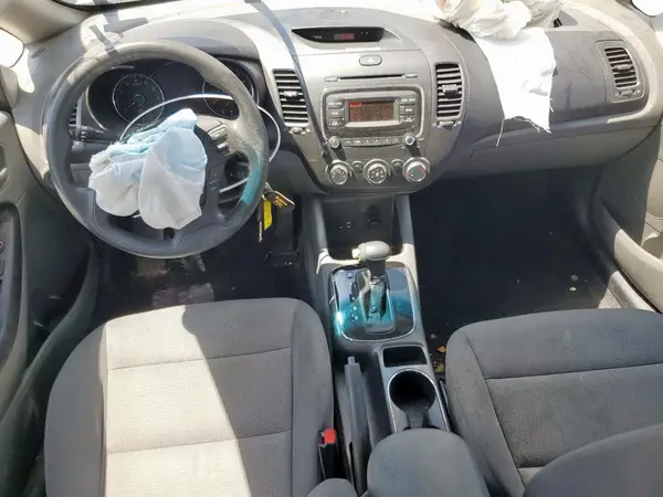 3KPFK4A77HE022264 2017 KIA FORTE - Image 8