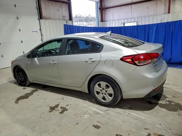 3KPFK4A77HE024726 2017 KIA FORTE - Image 2