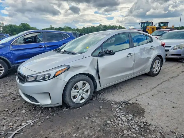 3KPFK4A77HE025889 2017 KIA FORTE - Image 1