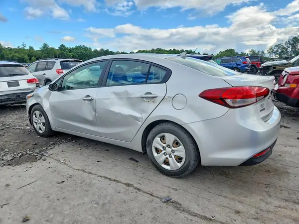 3KPFK4A77HE025889 2017 KIA FORTE - Image 2