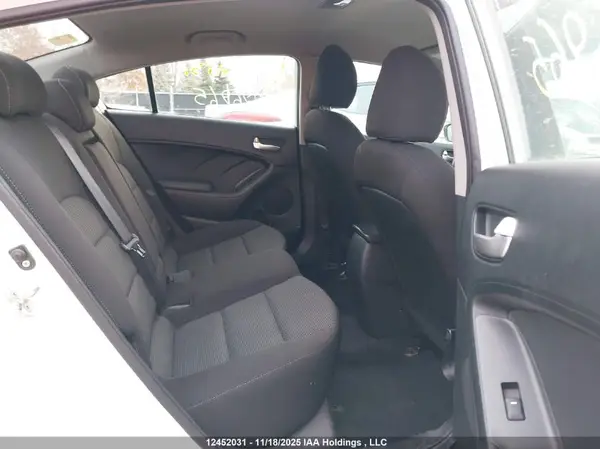 3KPFK4A77HE026265 2017 KIA FORTE - Image 8