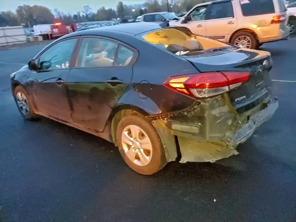3KPFK4A77HE026685 2017 KIA FORTE - Image 2