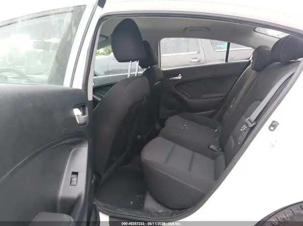 3KPFK4A77HE026766 2017 KIA FORTE - Image 8
