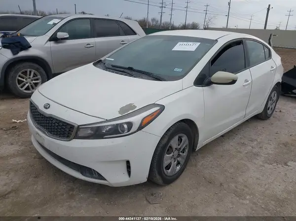 3KPFK4A77HE026900 2017 KIA FORTE - Image 2