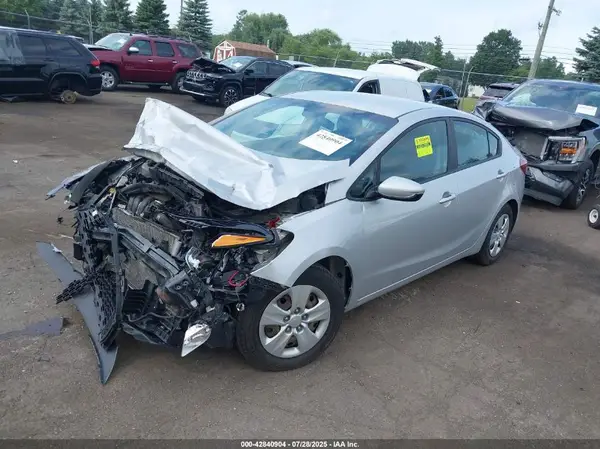 3KPFK4A77HE027075 2017 KIA FORTE - Image 2