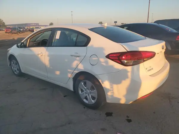 3KPFK4A77HE028047 2017 KIA FORTE - Image 2