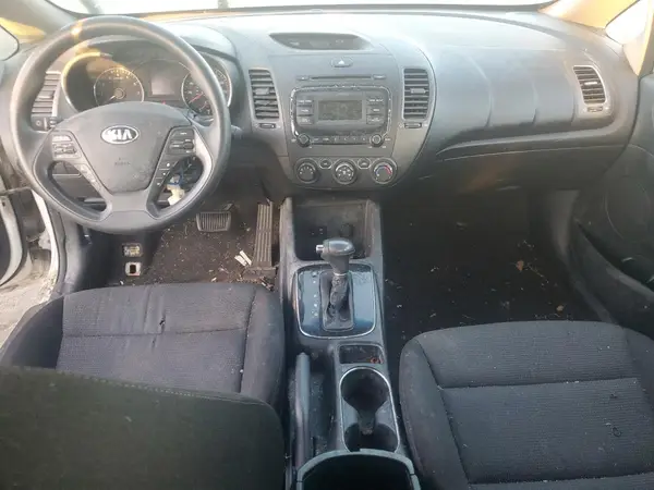 3KPFK4A77HE028047 2017 KIA FORTE - Image 8