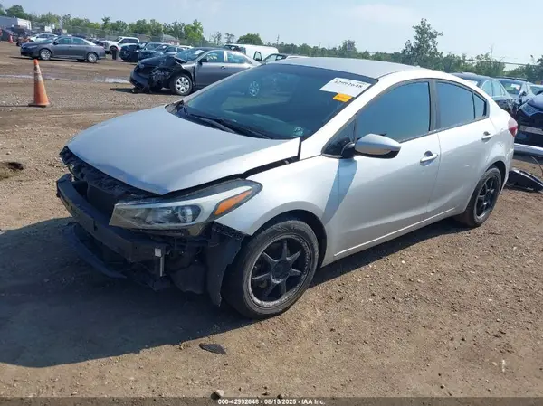 3KPFK4A77HE028758 2017 KIA FORTE - Image 2