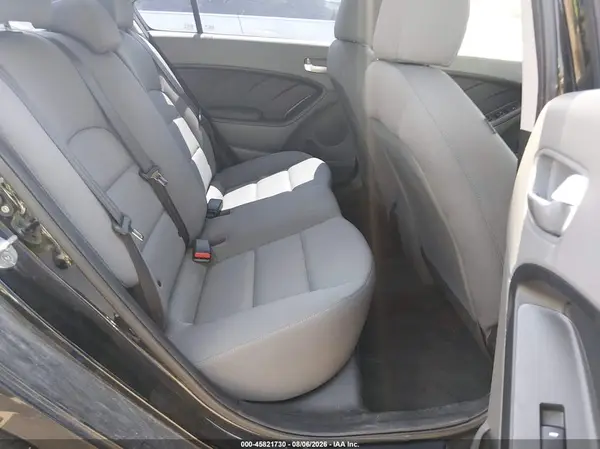 3KPFK4A77HE030414 2017 KIA FORTE - Image 8