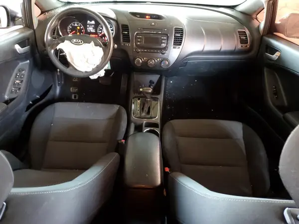 3KPFK4A77HE030493 2017 KIA FORTE - Image 8