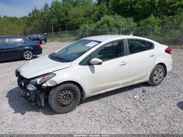 3KPFK4A77HE032387 2017 KIA FORTE - Image 2