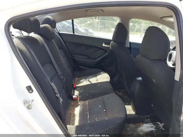 3KPFK4A77HE032387 2017 KIA FORTE - Image 8